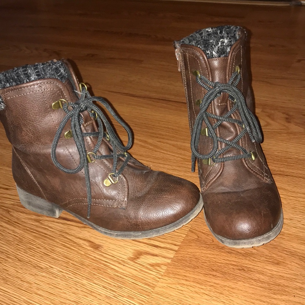 Combat boots